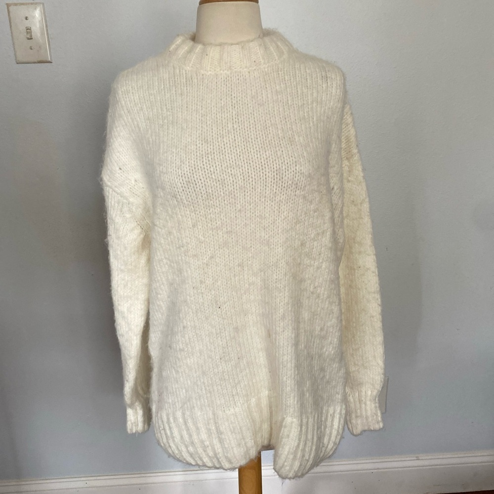 Urban Outfitters‎ Ivory Sweater Long Sleeves Minimalist Size XS